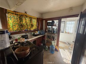 860 W 54th, Los Angeles CA 90037