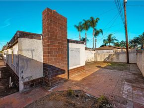 9044 Oak Street, Bellflower CA 90706