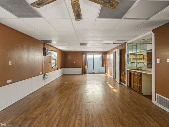 9044 Oak Street, Bellflower CA 90706