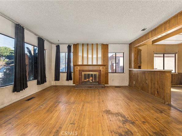 9044 Oak Street, Bellflower CA 90706