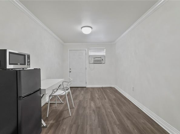 1147 Fedora Street, Los Angeles CA 90006