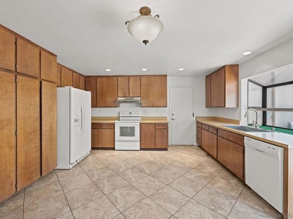 6771 Parkside Ave, San Diego CA 92139