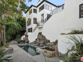 256 N Barrington Avenue, Los Angeles CA 90049