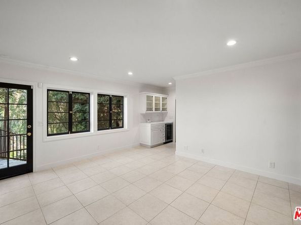 256 N Barrington Avenue, Los Angeles CA 90049