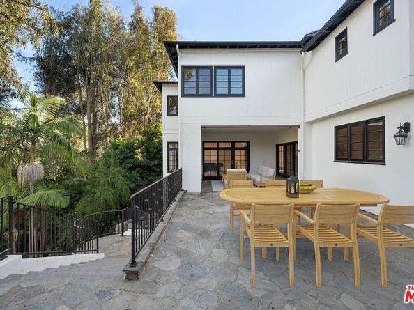256 N Barrington Avenue, Los Angeles CA 90049