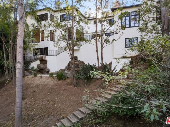 256 N Barrington Avenue, Los Angeles CA 90049