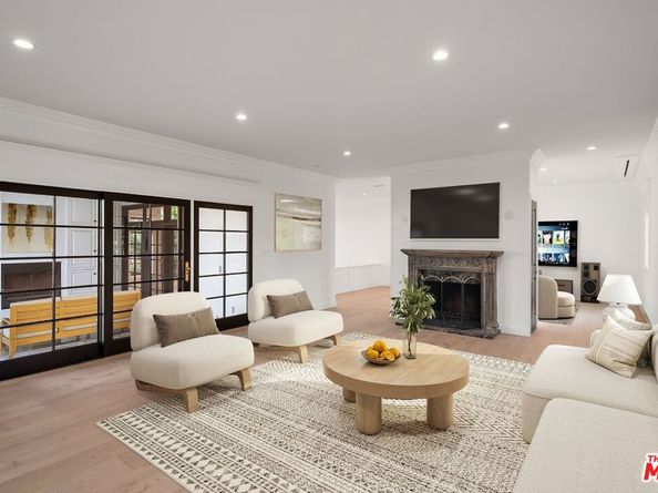 256 N Barrington Avenue, Los Angeles CA 90049