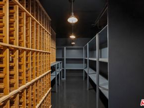 256 N Barrington Avenue, Los Angeles CA 90049