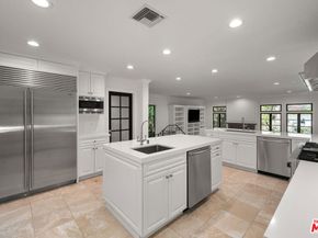 256 N Barrington Avenue, Los Angeles CA 90049