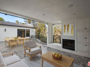 256 N Barrington Avenue, Los Angeles CA 90049
