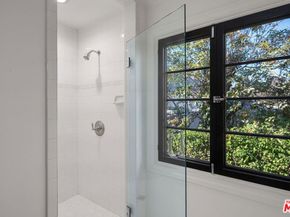 256 N Barrington Avenue, Los Angeles CA 90049