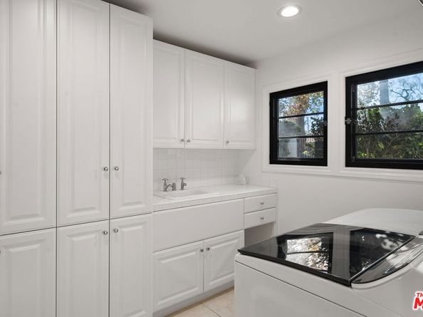 256 N Barrington Avenue, Los Angeles CA 90049