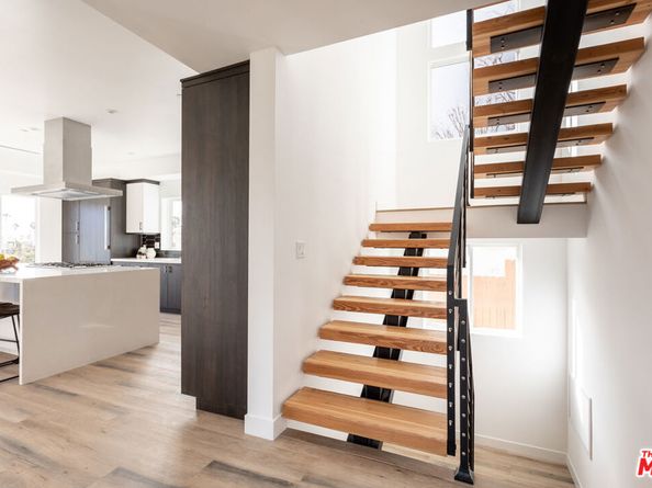 2512 Berkeley Avenue, Los Angeles CA 90026