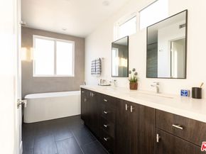 2512 Berkeley Avenue, Los Angeles CA 90026