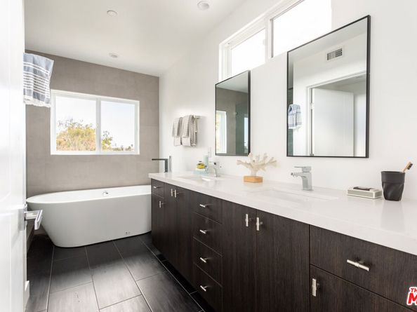 2512 Berkeley Avenue, Los Angeles CA 90026