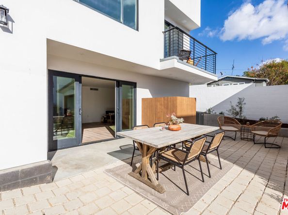 2512 Berkeley Avenue, Los Angeles CA 90026
