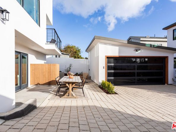 2512 Berkeley Avenue, Los Angeles CA 90026