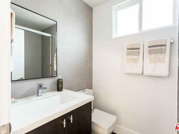 2512 Berkeley Avenue, Los Angeles CA 90026