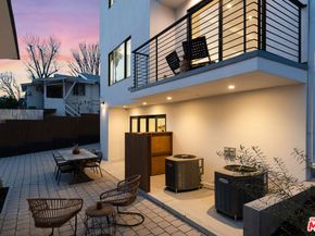 2512 Berkeley Avenue, Los Angeles CA 90026