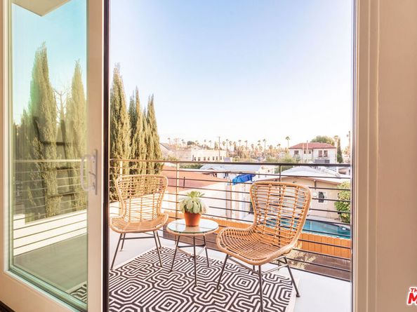 2512 Berkeley Avenue, Los Angeles CA 90026