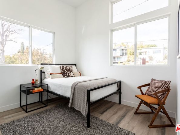 2512 Berkeley Avenue, Los Angeles CA 90026