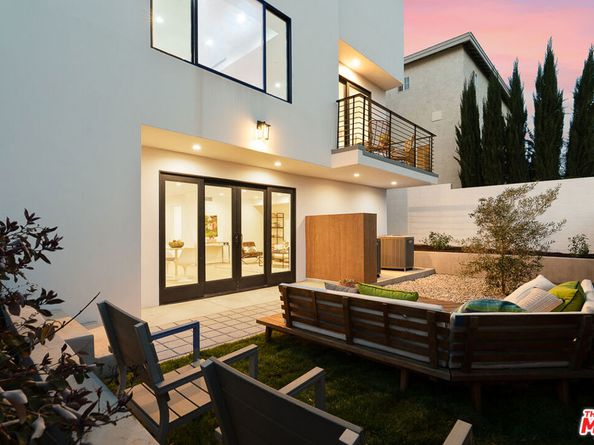 2512 Berkeley Avenue, Los Angeles CA 90026