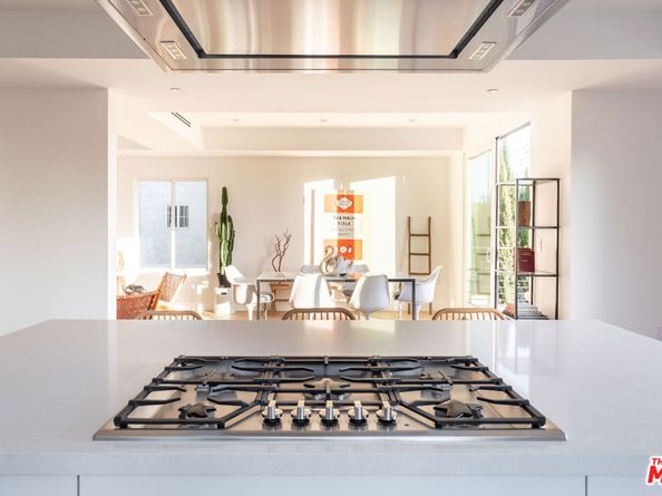 2512 Berkeley Avenue, Los Angeles CA 90026