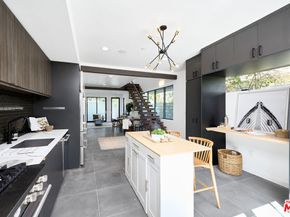 748 Brooks Avenue, Venice CA 90291