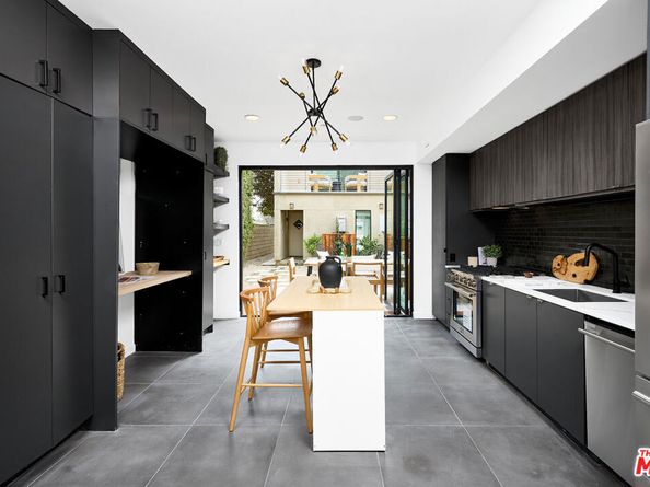 748 Brooks Avenue, Venice CA 90291