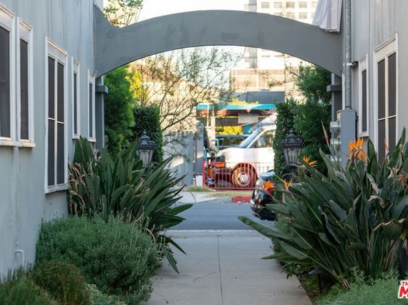 107 N Columbus Avenue, Glendale CA 91203