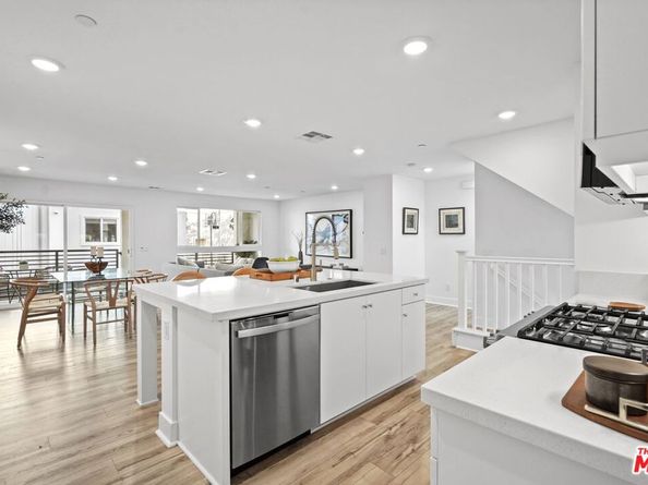5257 N Rainier Way, Valley Village CA 91607