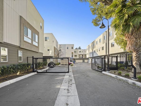 5257 N Rainier Way, Valley Village CA 91607