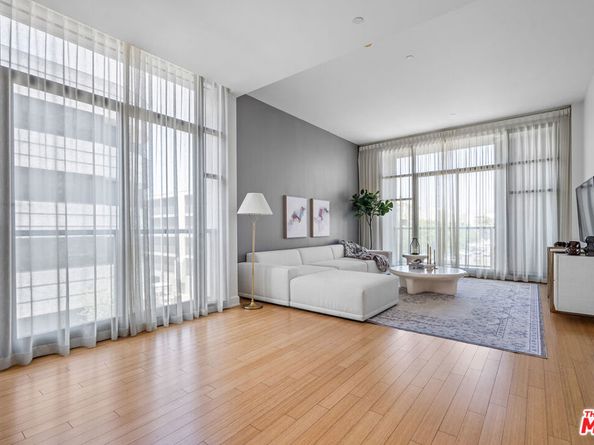 3223 W 6th Street 206, Los Angeles CA 90020