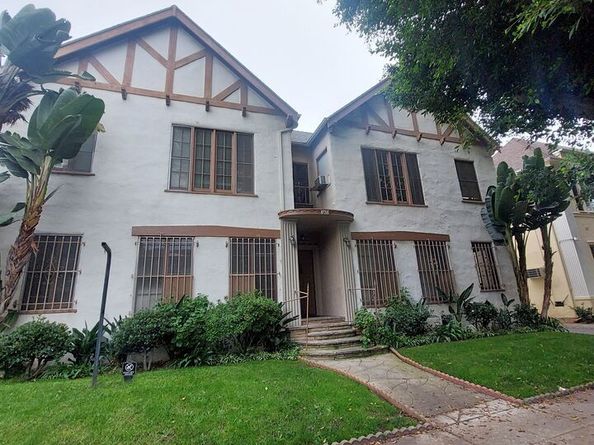 626 S Cloverdale Avenue, Los Angeles CA 90036