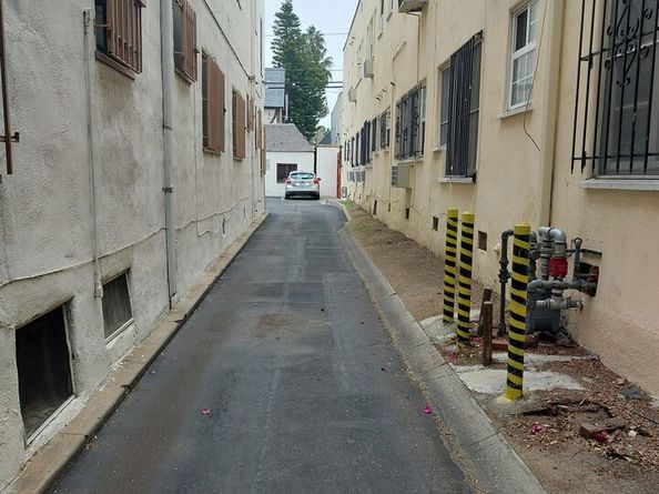 626 S Cloverdale Avenue, Los Angeles CA 90036