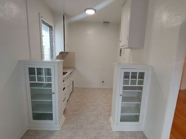 626 S Cloverdale Avenue, Los Angeles CA 90036