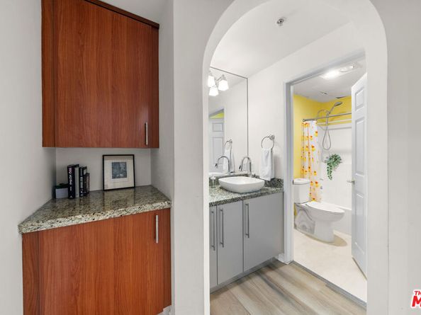 620 S Gramercy Place 103, Los Angeles CA 90005