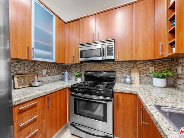 620 S Gramercy Place 103, Los Angeles CA 90005