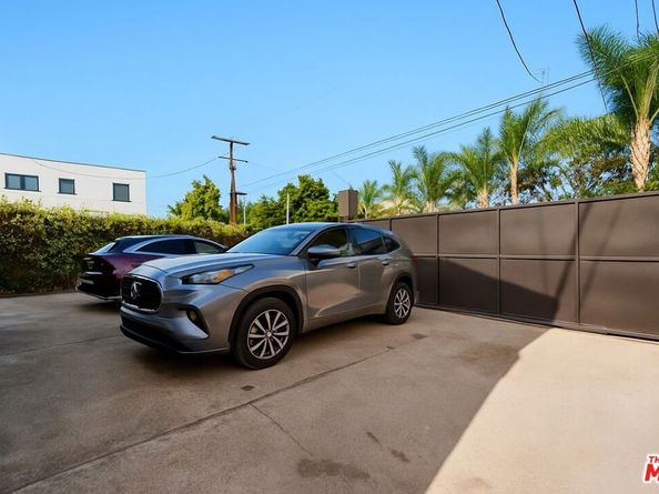 643 Santa Clara Avenue, Venice CA 90291