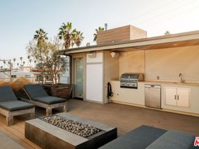 956 5th Street C, Santa Monica CA 90403