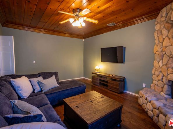 6449 Radford Avenue, North Hollywood CA 91606