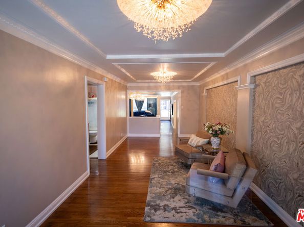 6449 Radford Avenue, North Hollywood CA 91606