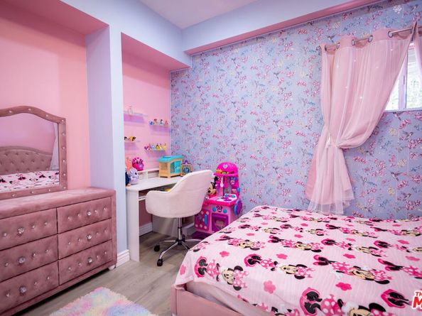 6449 Radford Avenue, North Hollywood CA 91606