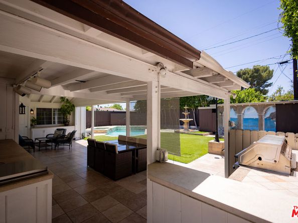 6449 Radford Avenue, North Hollywood CA 91606