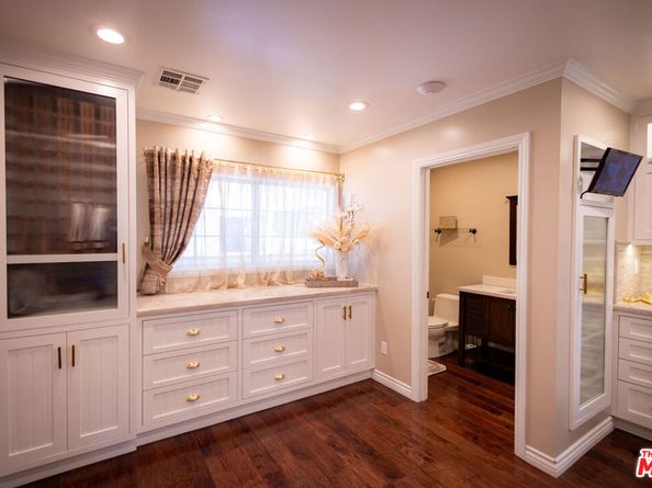 6449 Radford Avenue, North Hollywood CA 91606