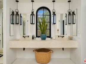 7939 Hillside Avenue, Los Angeles CA 90046