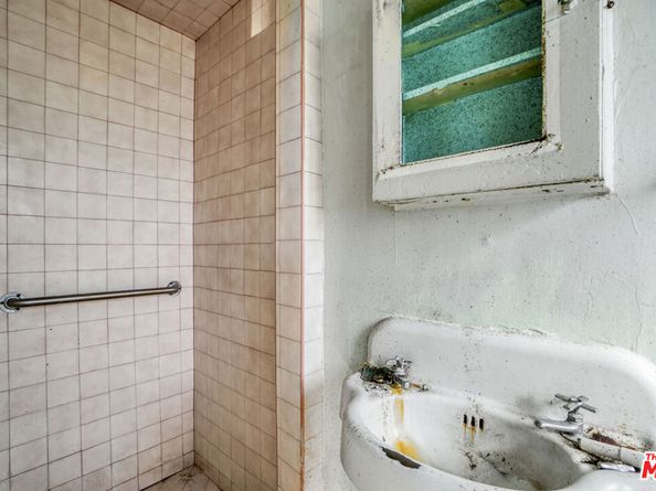 1042 Wilcox Avenue, Los Angeles CA 90038