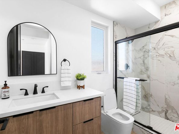 542 1/2 N Serrano Avenue, Los Angeles CA 90004