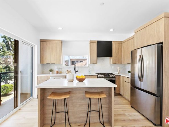 542 1/2 N Serrano Avenue, Los Angeles CA 90004