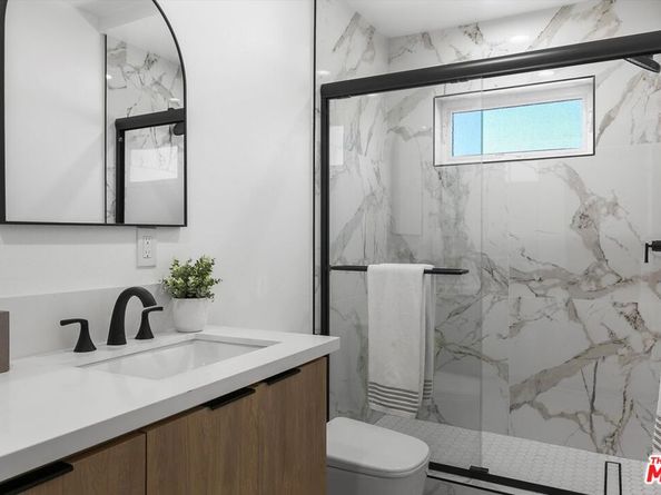 542 1/2 N Serrano Avenue, Los Angeles CA 90004